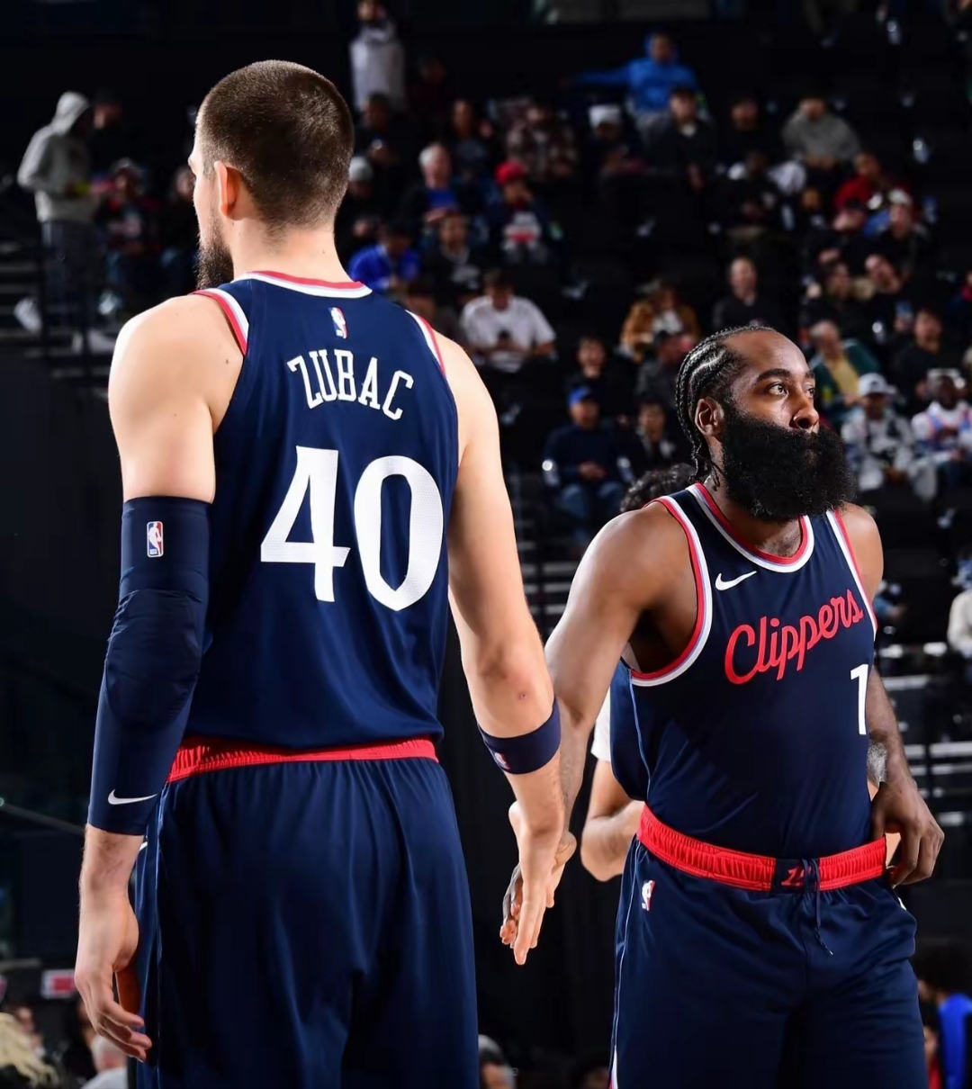 爱游戏体育app下载-包含NBA常规赛赛后再迎强敌,瓦伦西亚复出首秀,主帅态度——压力陡增,阵容厚度经受考验的词条