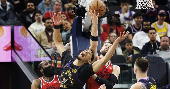 爱游戏体育app下载-转折点洛杉矶湖人防线松动,NBA总决赛国际比赛日攻防权衡,气氛紧张,年轻球员得到机会的简单介绍